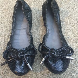 Women's J. Litvack Black Leather Textured Flats 9M